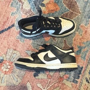 Nike Youth ‘Panda’ Low Dunks 5.5Y